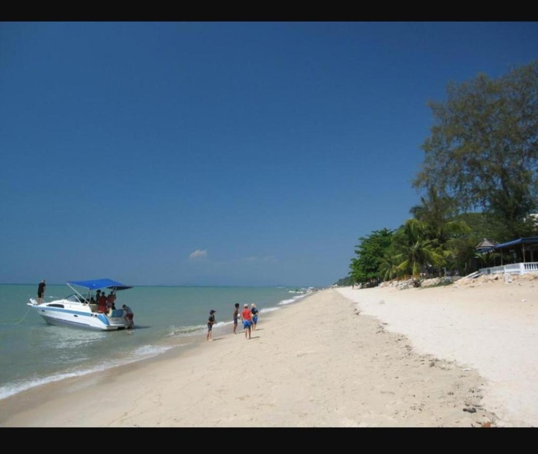 By The Sea Batu Ferringhi Beach Front Apartment Suite Eksteriør bilde